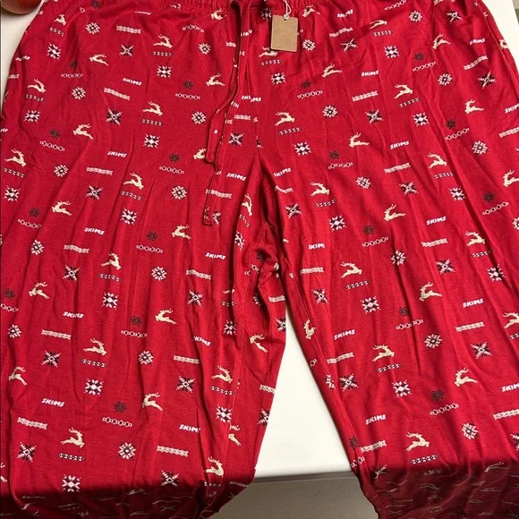 SKIMS Red Patterned Pajama Set - Picture 6 of 7